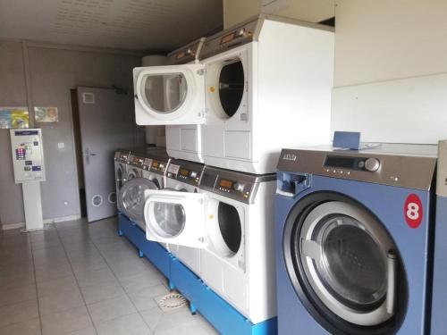 a laundry room with two washers and a dryer at Studio parking wifi Disney 5mn Val d'Europe in Montévrain