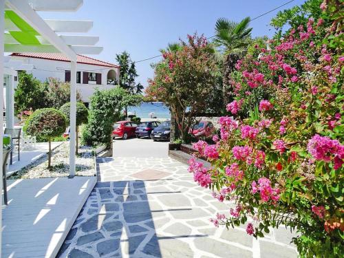 Сад в Apartment in Foura with a balcony or terrace