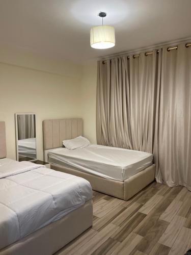 Кровать или кровати в номере شقة فندقية