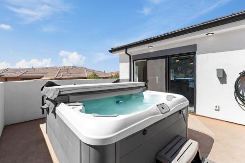 Gambar di galeri bagi Touch of Class - 5BR - Hot Tub & Near Zion di Hurricane