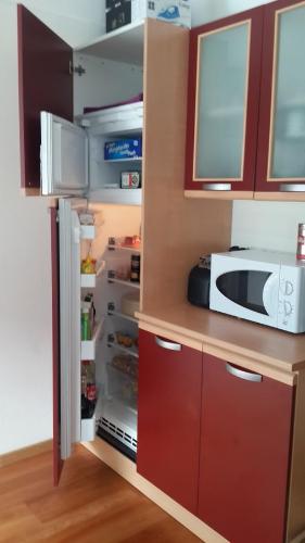 Apartment Albaré Residenceにあるキッチンまたは簡易キッチン