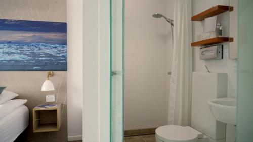 Koupelna v ubytování Hotel Arctic