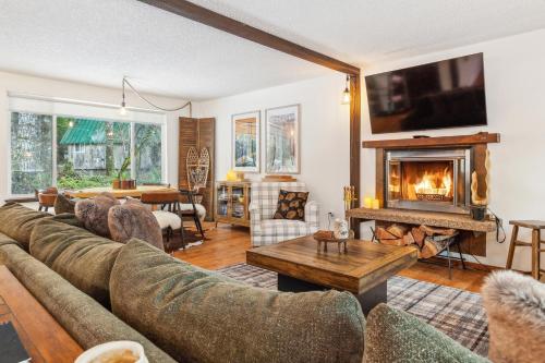 Posezení v ubytování PackShack - Cozy Ski Cabin Mins from White Pass home