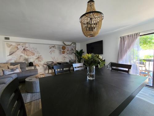 a living room with a table and a couch at Willow Breeze-Near Casinos, Boardwalk & Water Park in Atlantic City