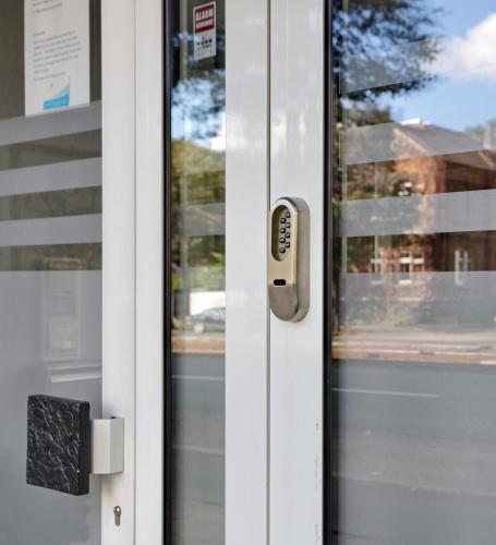 a door with a remote control sticking out of it at Hotel am Park in Braunschweig