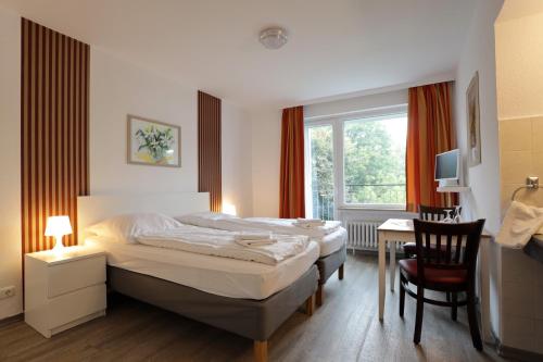 Postel nebo postele na pokoji v ubytování Hotel am Park