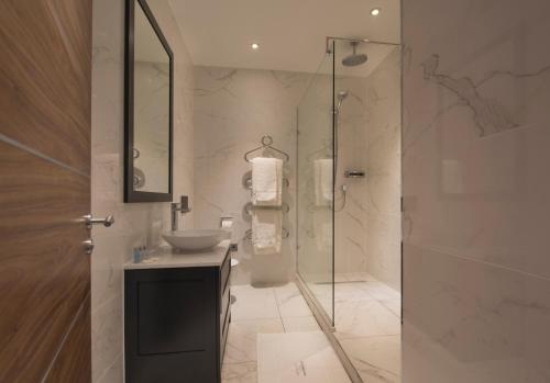 Bilik mandi di The Nottinghamshire Hotel & Golf Club