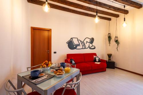 Lecco, 20 - In the heart of the Rainbow District