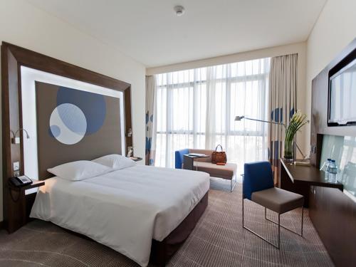 Postel nebo postele na pokoji v ubytování Novotel Abu Dhabi Gate