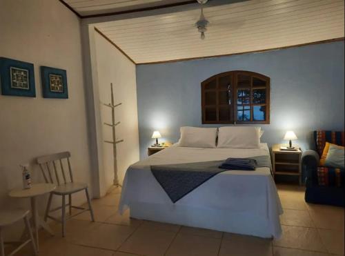 Ένα ή περισσότερα κρεβάτια σε δωμάτιο στο Linda Casa aconchegante com 3 quartos, vista incrível e privacidade na Praia da Aripeba-Ilha Grande-acomoda 8 pessoas