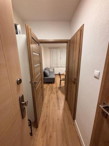 Ruang duduk di NEW Apartman Surany