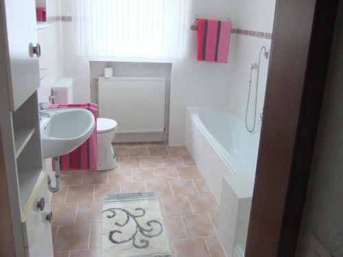 Un baño de Ferienwohnung Neuenrade