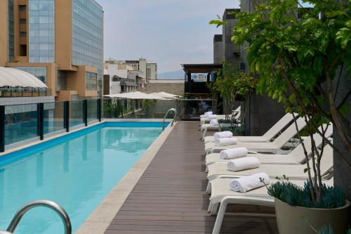 Piscina a INNSiDE by Meliá Lima Miraflores o a prop