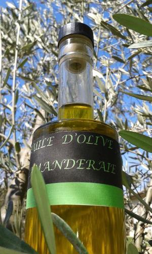 a bottle of olive disorder amphipride sitting in a tree at L'AMANDERAIE PISCINE PRIVEE à côté de LOURMARIN LUBERON in Cadenet