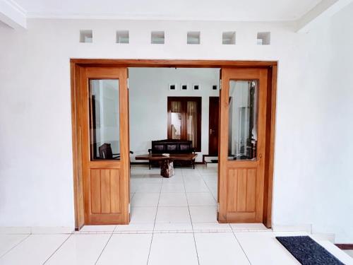 Fotografie z fotogalerie ubytování Guest House Kraton Mas v destinaci Pacitan