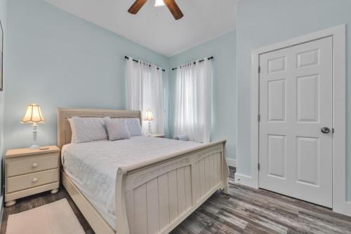 Postel nebo postele na pokoji v ubytování Coral House-nearby attractions