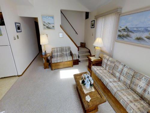 Khu vực ghế ngồi tại Bay Block Wifi Deck Outdoor Shower Beach Badges Bay Views Bay Side Raised Ranch With Bay Views In Peahala Park 14019