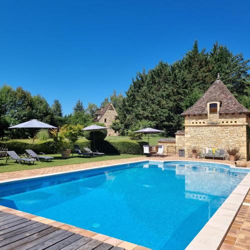 Les Granges Hautes, maisons de vacances, proches de Sarlat avec piscine, parc,