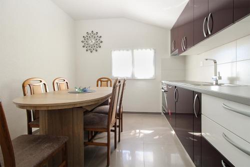 Apartments with parking space Pula - 20794