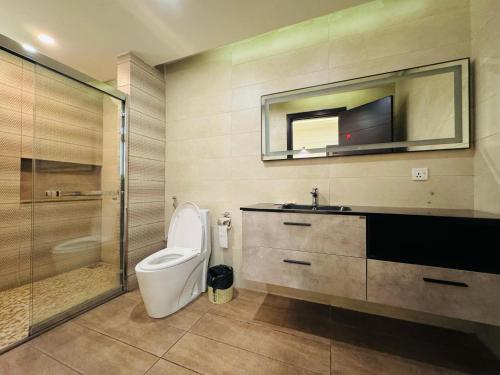 Ένα μπάνιο στο The platinum penthouse infront of Centaurus