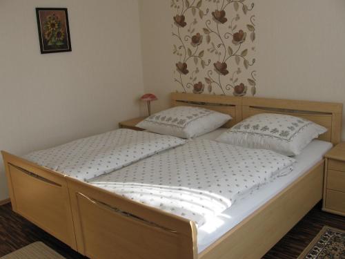 a bed with two pillows on it in a room at Jürgen Ferienwohnung in Wernigerode