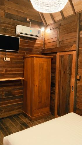 Katil atau katil-katil dalam bilik di Queen's Cabin
