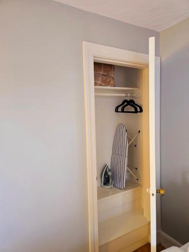 Fotografie z fotogalerie ubytování Charming Stay - Perfect for Groups, FREE Parking, 3 Beds v destinaci Boston