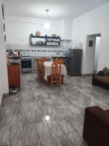 Η κουζίνα ή μικρή κουζίνα στο Departamento Casa Gaston