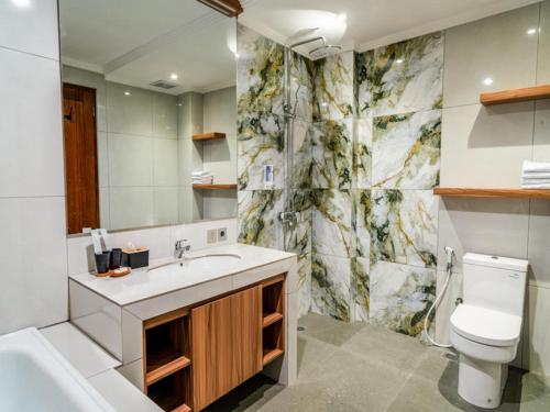 Koupelna v ubytování Ayers Hotel&Resto