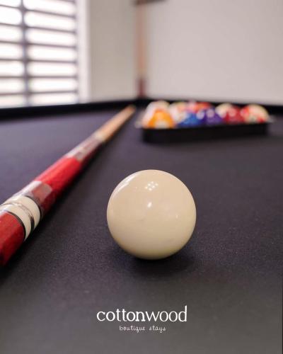 a cue ball and a bat on a pool table at Cottonwood Casarean Layar300inch Heated-Pool Billyard Api-Unggun in Tegalharendong