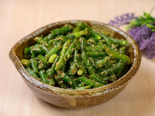 a bowl of green beans sitting on a table at Hotel Econo Kameyama in Kameyama