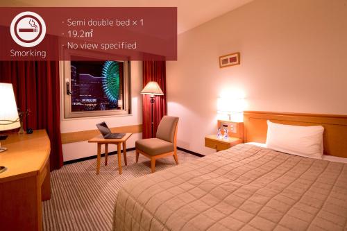 Una cama o camas en una habitación de Navios Yokohama