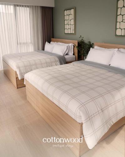 Un ou plusieurs lits dans un hébergement de l'établissement Cottonwood Villa Pavana - Heated pool Fitness LayarTancep200inch