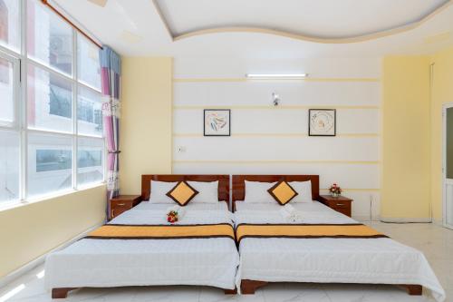 Postel nebo postele na pokoji v ubytování Nhà phố nguyên căn Free Bida & Loa karaoke - 4 phòng ngủ - 30 Võ Thị Sáu - Bãi sau