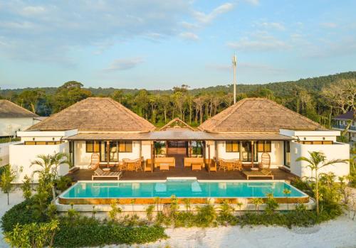 Bazén v ubytování The Royal Sands Koh Rong nebo v jeho okolí