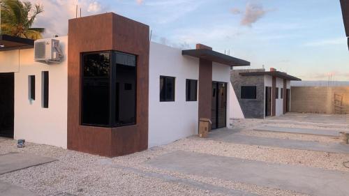 a house in the desert with a building at Residencial Fe y Esperanza in Pedernales