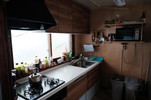 Una cocina o cocineta en Ainu Lodge