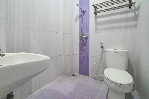 Gallery image of Urbanview Hotel Pondok Mas Cirebon By RedDoorz in Cirebon