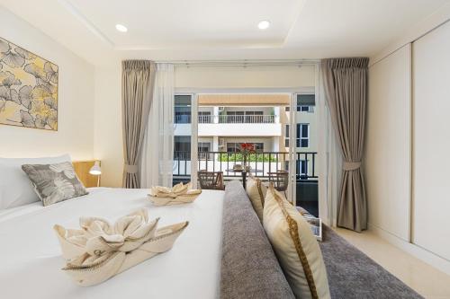 En eller flere senge i et værelse på The Terraza Lamai