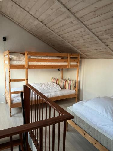 a room with two bunk beds and a staircase at Feriepark Langeland Ristinge (Feriepark Langeland) in Humble