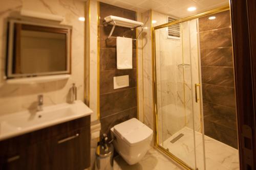 Koupelna v ubytování Armin Hotel