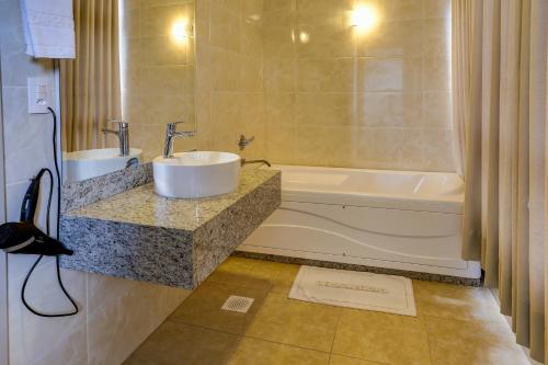 Kylpyhuone majoituspaikassa Di Capri Hotel