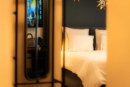 Ένα ή περισσότερα κρεβάτια σε δωμάτιο στο Hotel Grand Place