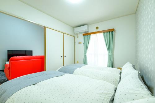 Katil atau katil-katil dalam bilik di さくらハウス - SAKURA HOUSE 40mins from Disneyland