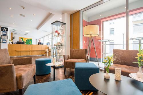 a lobby with couches and chairs and a table at Best Western Hotel Am Straßberger Tor in Plauen