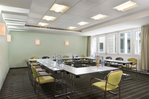 a conference room with a long table and chairs at Best Western Premier Parkhotel Bad Mergentheim in Bad Mergentheim