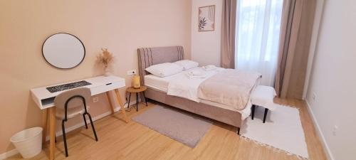 Postel nebo postele na pokoji v ubytování A&Z deluxe i studio apartment