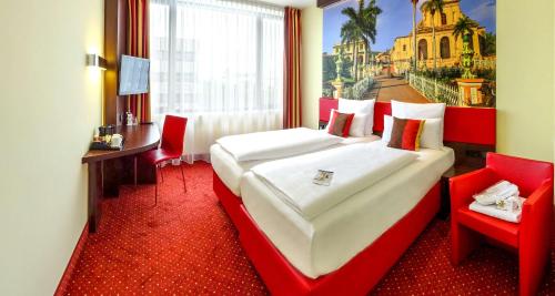En eller flere senge i et værelse på Best Western Plus Plaza Berlin Kurfürstendamm