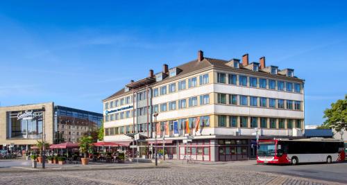 a bus is parked in front of a building at Best Western Hotel Hohenzollern in Osnabrück