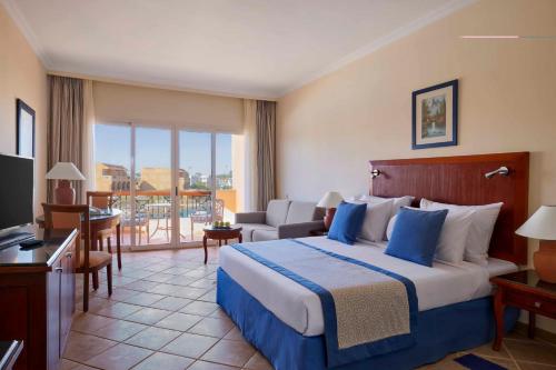 JAZ Grand Marsa — Photo of the whole room